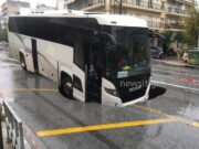 Καιρός – Θεσσαλονίκη: Άνοιξε κεντρικός δρόμος και ρούφηξε λεωφορείο!