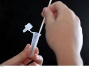 Τρίτη δόση για εμβολιασμένους – Σε ιδιότυπο lockdown οι ανεμβολίαστοι, οι εξαιρέσεις και τα μέτρα