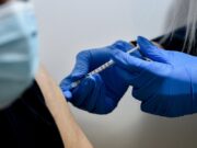 Ώρα… τρίτης δόσης για τους άνω των 18, σήμερα ανοίγει η πλατφόρμα για το εμβόλιο
