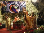 Χριστουγεννιάτικη Θεία Λειτουργία στο σπήλαιο της Μαραθοκεφάλας της Ι.Μ. Κισάμου