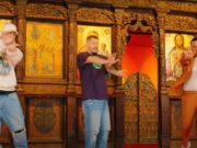 Αλβανοί ράπερ προκαλούν χορεύοντας μπροστά σε τέμπλο και εικόνες – Αντίδραση της Εκκλησίας