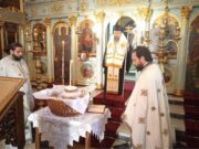 Θεία Λειτουργία στη μνήμη του Οσίου Πατρός ημών Θεοφίλου του Μυροβλύτου στον Ιερό Ενοριακό Ναό Γενεσίου Θεοτόκου (Παναγίας των Ξένων) Λευκάδος