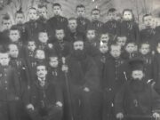 Ιστορική φωτογραφία του Γερμανού Καραβαγγέλη με παλιούς Καστοριανούς