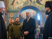 Οι Πρόεδροι των ΗΠΑ και της Ουκρανίας στον Καθεδρικό Ναό του Αγίου Μιχαήλ στο Κίεβο