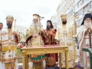 Πάνδημος ο εορτασμός των Αγίων Κωνσταντίνου και Ελένης στον Μητροπολιτικό Ιερό Ναό του Πειραιά