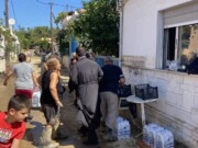Δωρεάν διανομή -καθημερινά- φαγητού και πόσιμου εμφιαλωμένου νερού από την Μητρόπολη Δημητριάδος