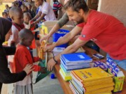 Επισκέψεις και διανομή σχολικών ειδών σε σχολεία της Τανζανίας