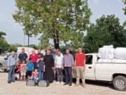 Διανομή κλινοσκεπασμάτων, δωροεπιταγών γαι γάλατος στον Ιερό Ναό Αγίου Θωμά Λαρίσης