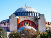 Τούρκος ιστορικός: «Εάν δεν κλείσει για αποκατάσταση η Αγιά Σοφιά, θα καταρρεύσει»