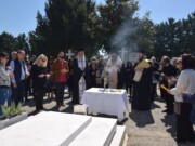 Επιμνημόσυνες δεήσεις τη Μεγάλη Πέμπτη σε Κοιμητήρια των Τρικάλων από τον Μητροπολίτη