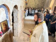 Η Δ’ Στάση των Χαιρετισμών στον ιστορικό Ιερό Ναό του Αγίου Γεωργίου του Καθολικού – Παναγίας Φορίτισσας στην Μεσαιωνική Καστροπολιτεία της Παλαιάς Χώρας Αιγίνης
