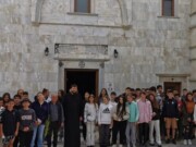 Οι μαθητές της Μυκόνου μυούνται στην ιστορία της Ιεράς Μονής Παναγίας Τουρλιανής και στα μηνύματα της Μεγάλης Εβδομάδος