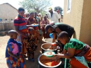 Τα παιδιά του Νηπιαγωγείου Βροντούς Πιερίας προσέφεραν γεύμα στα παιδιά του χωριού Κιπέρα της Τανζανίας