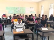 Παιδιά από τη Ζάμπια και τη Μοζαμβίκη μαθαίνουν την ελληνική γλώσσα