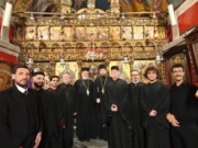 Μητρόπολη Σύρου: «Προσδοκώ Ανάστασιν» -Οδοιπορικό στο Θείο Δράμα