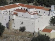 Αρχ. Θεία Λειτουργία Κυριακής του Θωμά στην Ι.Μ. Ταξιάρχου Μιχαήλ Ρουκουνιώτου Σύμης