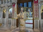 Μητροπολίτης Πειραιώς: Μπορεί να ζούμε τη μοναξιά και την ερημία, αλλά ποτέ δεν θα μας εγκαταλείψει ο Θεός μας.