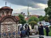 Εσπερινός προς τιμήν του Αγίου Χριστοφόρου, προστάτη των οδηγών στο παρεκκλήσι του σταθμού λεωφορείων στην Κατερίνη