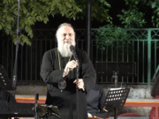 Ο Μητροπολίτης Τρίκκης τραγουδάει στη Γιορτή λήξης Κατηχητικών Σχολείων της Ιεράς Μητροπόλεως