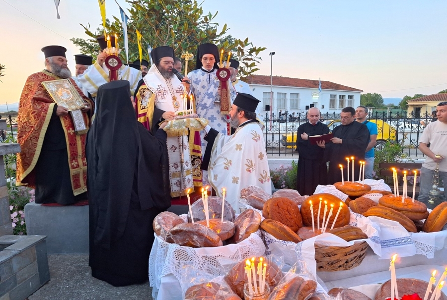 Η εορτή του Αγίου Πνεύματος στην Μητρόπολη Μαρωνείας και Κομοτηνής