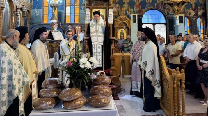 Ο πανηγυρικός Εσπερινός των Αγίων Αποστόλων Πέτρου και Παύλου στη Λάρισα