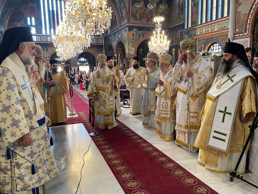 Λαμπρό Πολύαρχιερατικό Συλλειτουργο στην Κόρινθο για τον Απόστολο Παυλο
