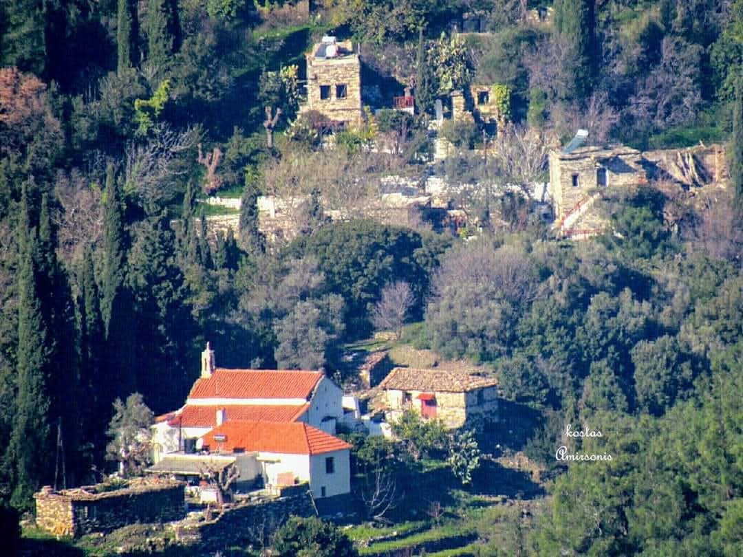 Πανηγυρίζει ο Ιερός ενοριακός ναός της Αγίας Τριάδος Βαλεοντάδων Σάμου