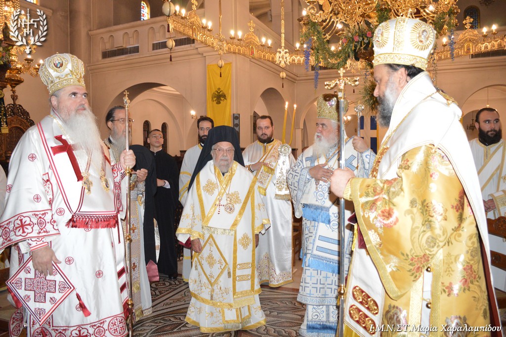 Πολυαρχιερατική Θεία Λειτουργία Ονομαστηρίων Μητροπολίτου Νεαπόλεως