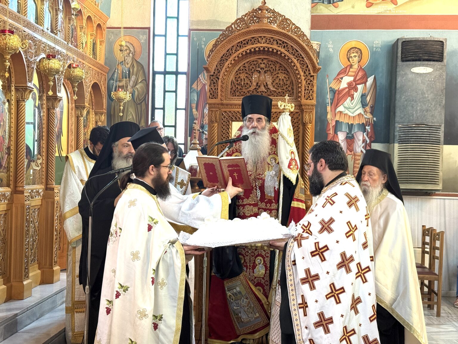 Ο Εσπερινός του Κοιμητηριακού Ναού της Ιεράς Μητροπόλεως Πειραιώς στο Σχιστό