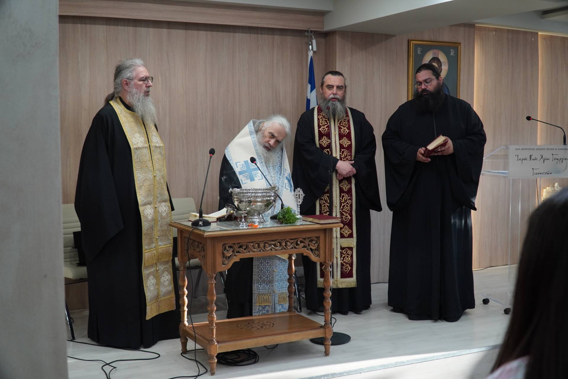 Εγκαίνια έκθεσης καλλιτεχνικών δράσεων ενορίας Αγίου Γεωργίου Γιαννιτσών από τον Μητροπολίτη Εδέσσης