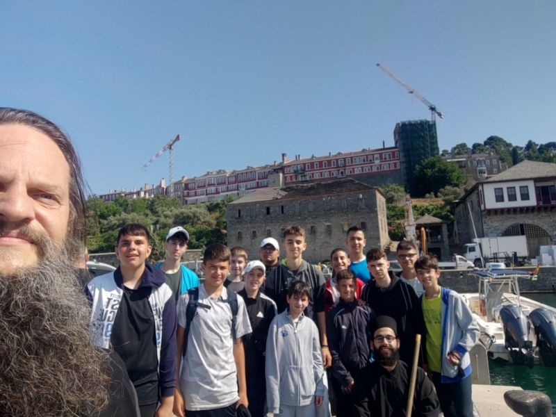 Η κατηχητική ομάδα Γυμνασίου της Μητρόπολης Γρεβενών επισκέφτηκε το Άγιον Όρος