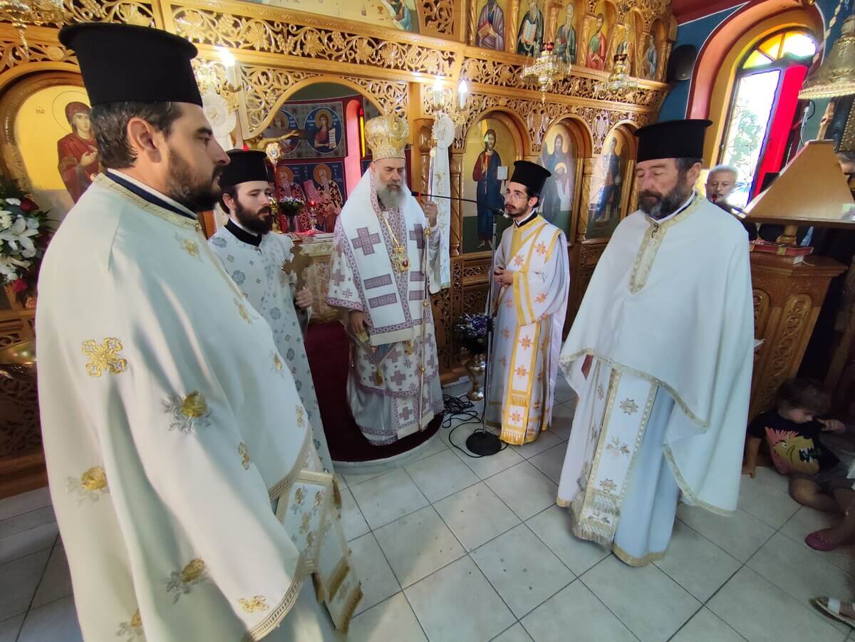 Ο Μητροπολίτης Θεσσαλιώτιδος στον ιδρυματικό Ι.Ν. Αγίων Αναργύρων του Νοσοκομείου Καρδίτσας