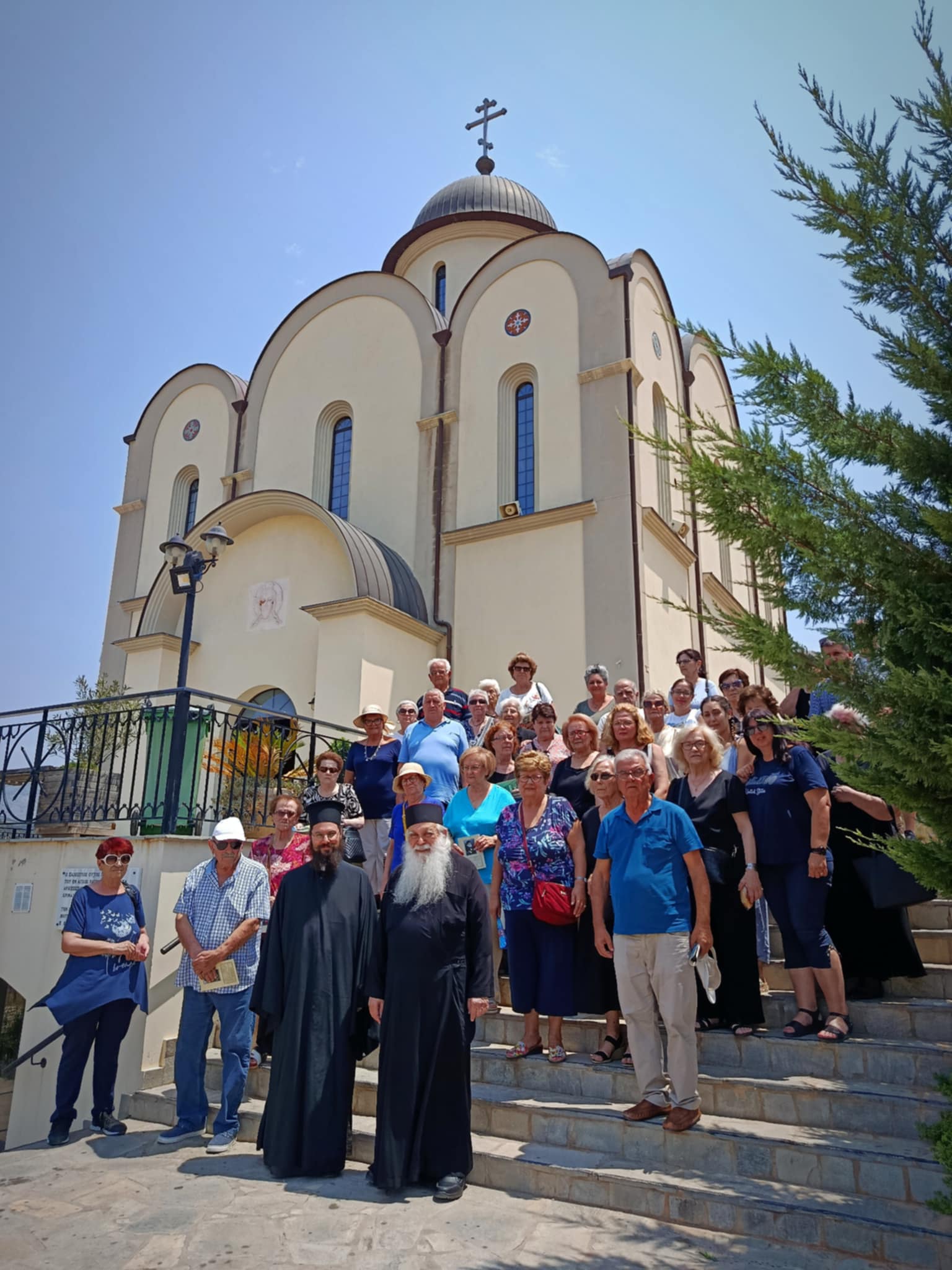 Ενορίτες του Αγίου Ιωάννη Χαλκίδος στον Μητροπολίτη Αργολίδος