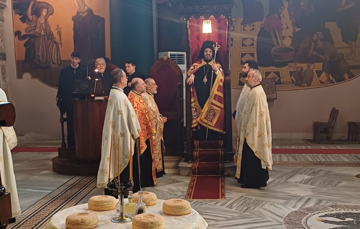 Ο Μ. Εσπερινός στον πανηγυρίζοντα Ι. Ναό Αγίας Κυριακής Κοντοσκαλίου, στην Πόλη