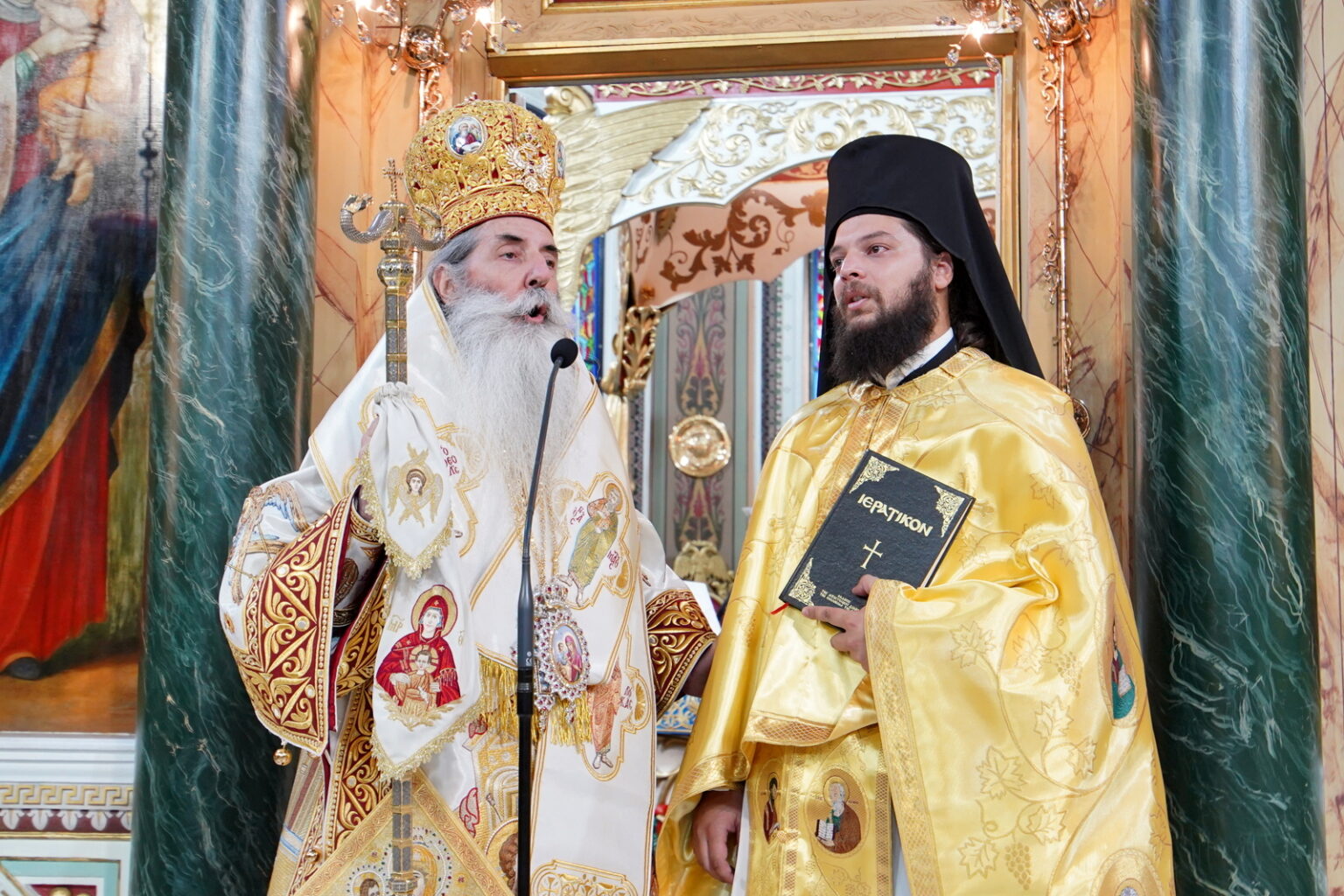 Χειροτονία νέου Πρεσβυτέρου από τον Σεβασμιώτατο Μητροπολίτη Πειραιώς
