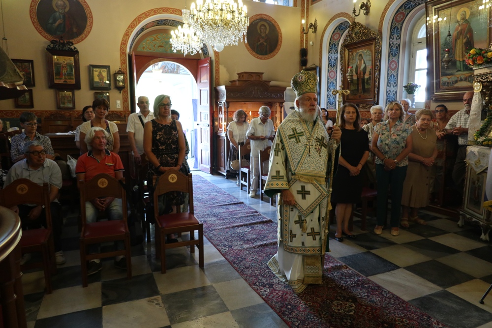 Αρχιερατική Θεία Λειτουργία στον Ιερό Ναό των Αγίων Αναργύρων, στο Μάννα της Σύρου