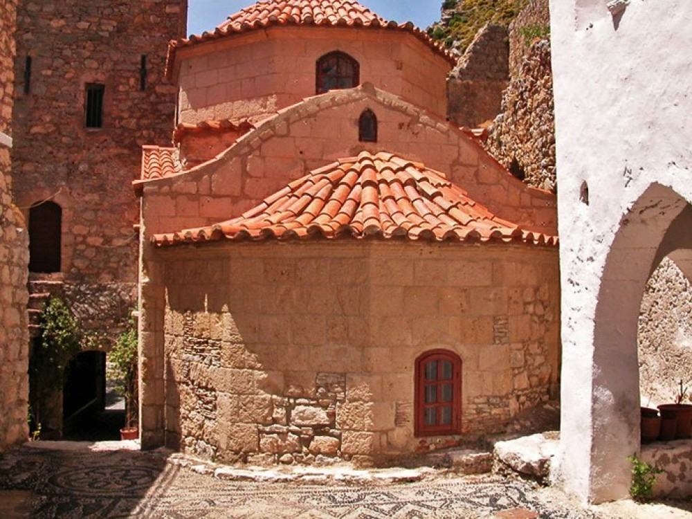 Πανηγυρίζει η Ιερά Μονή του Αγίου Παντελεήμονος στο νησί της Τήλου