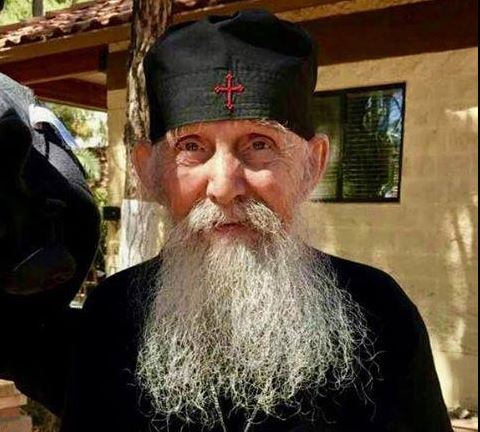 “Νὰ τὰ παραμερίσουμε ὅλα γιὰ λίγα λεπτά καὶ νὰ σηκώσουμε τὰ χέρια μας στὸν Θεό”