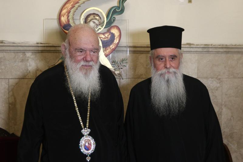 O εψηφισμένος Αρχιεπίσκοπος Σινά Συμεών στον Αρχιεπίσκοπο Αθηνών και πάσης Ελλάδος Ιερώνυμο