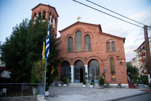 Ιερά Πανήγυρις Παναγίας Παντανάσσης στην Έδεσσα – Αρχιερατικό Συλλείτουργο αυτή την ώρα ενώπιον της δεξιάς χειρός του Αγίου Νεκταρίου- ΑΠΕΥΘΕΙΑΣ από την 4Ε