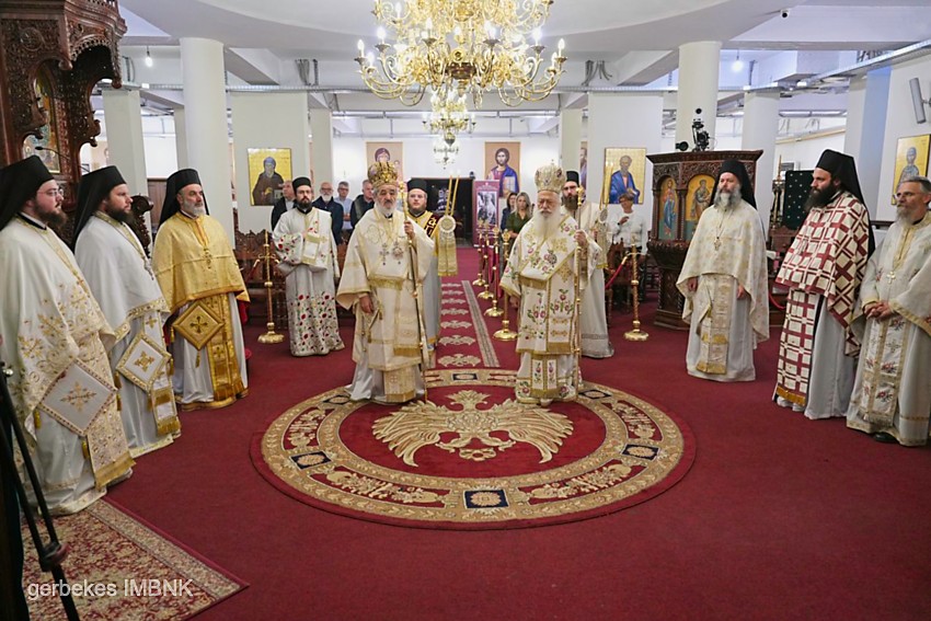 Αρχιερατικό Συλλείτουργο στην Παναγία Δοβρά -Σύναξη αποφοίτων της Αθωνιάδος Σχολής