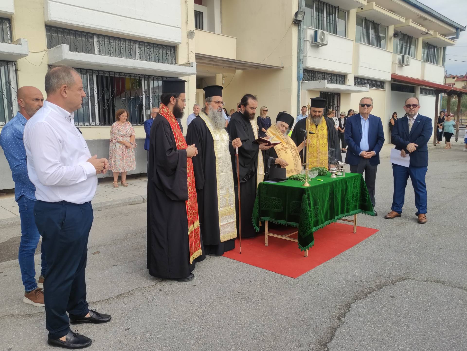 Αγιασμός έναρξης – Ονοματοδοσίας στο 8ο Δημοτικό Σχολείο Γιαννιτσών “Αρχιμ. Ιγνάτιος Ηλιόπουλος”