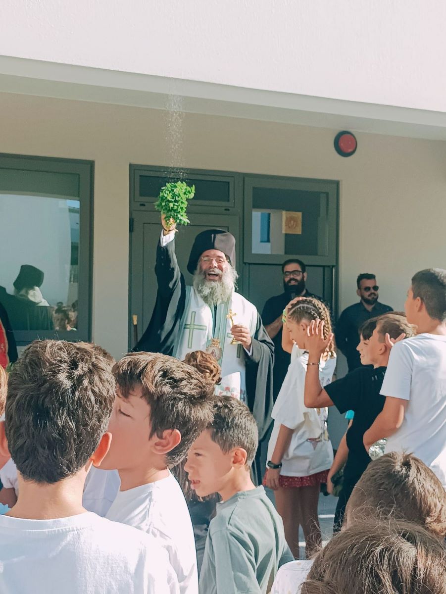 Ο Μητροπολίτης Ρεθύμνης σε Αγιασμούς σχολείων για το νέο σχολικό έτος 2025-2026