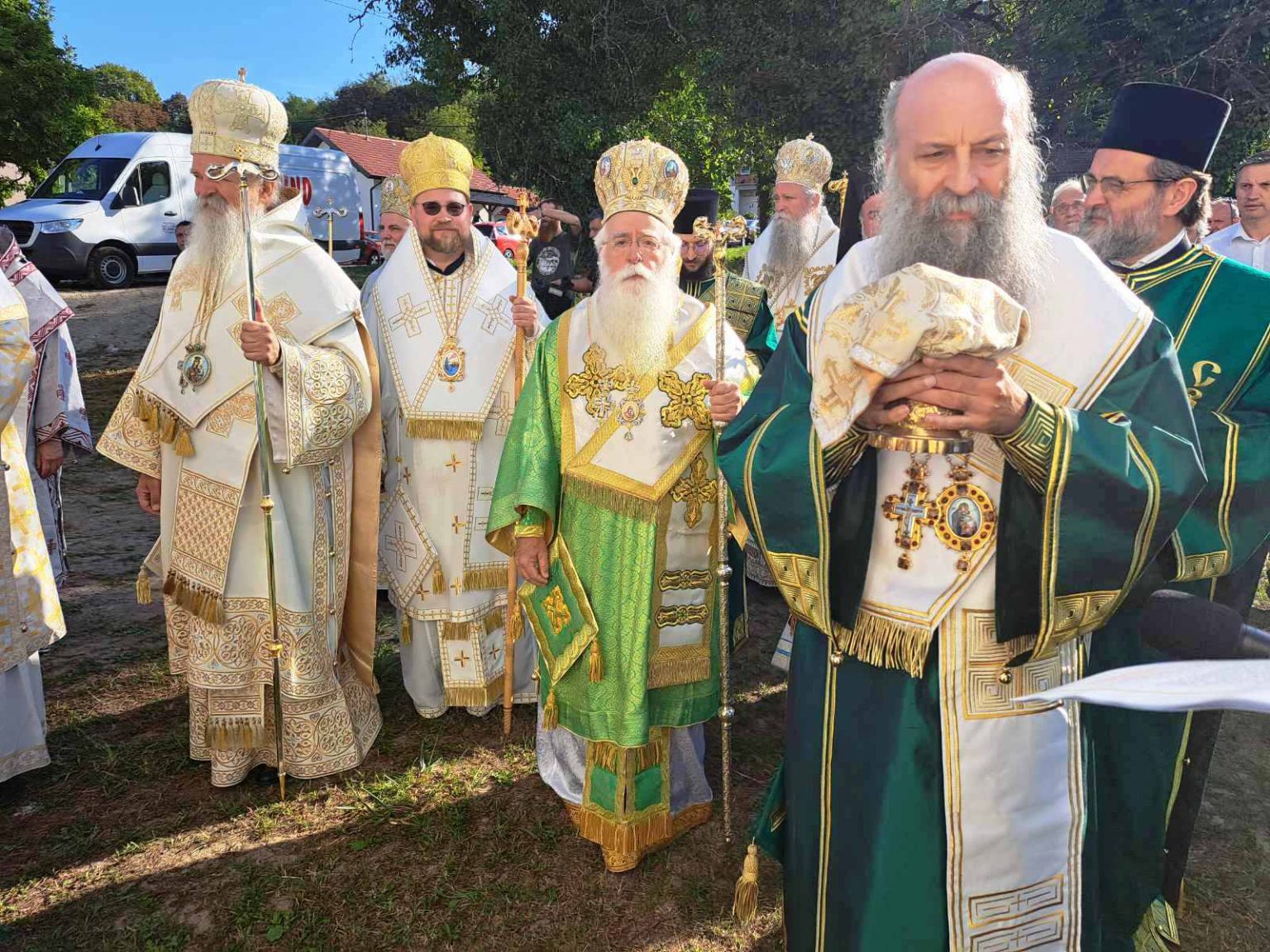 Στο μαρτυρικό Γιασένοβατς της Κροατίας ο Μητροπολίτης Δημητριάδος Ιγνάτιος –  Συλλείτουργο με τον Πατριάρχη Σερβίας
