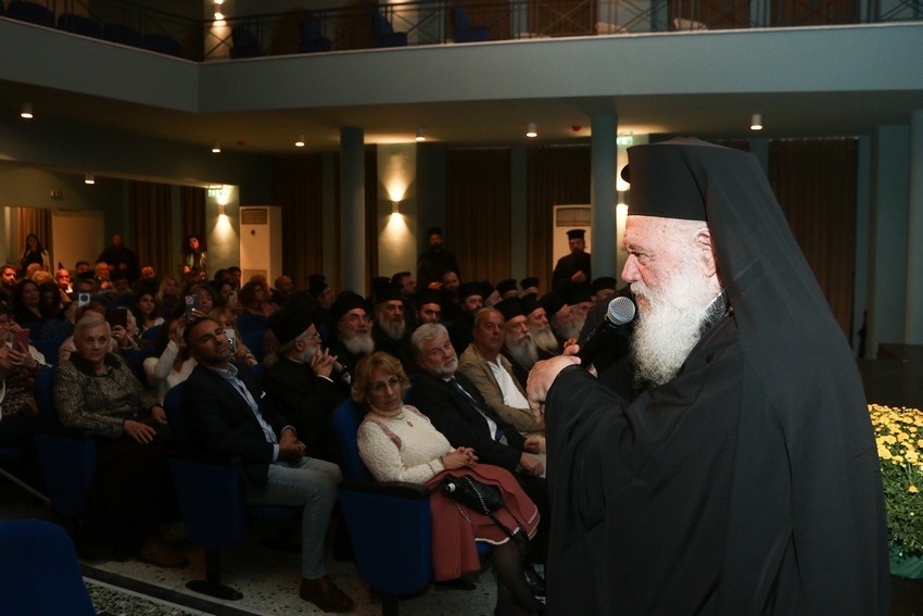 Στο νοσοκομείο, για προληπτικούς λόγους, ο Αρχιεπίσκοπος – Περαστικά Μακαριώτατε