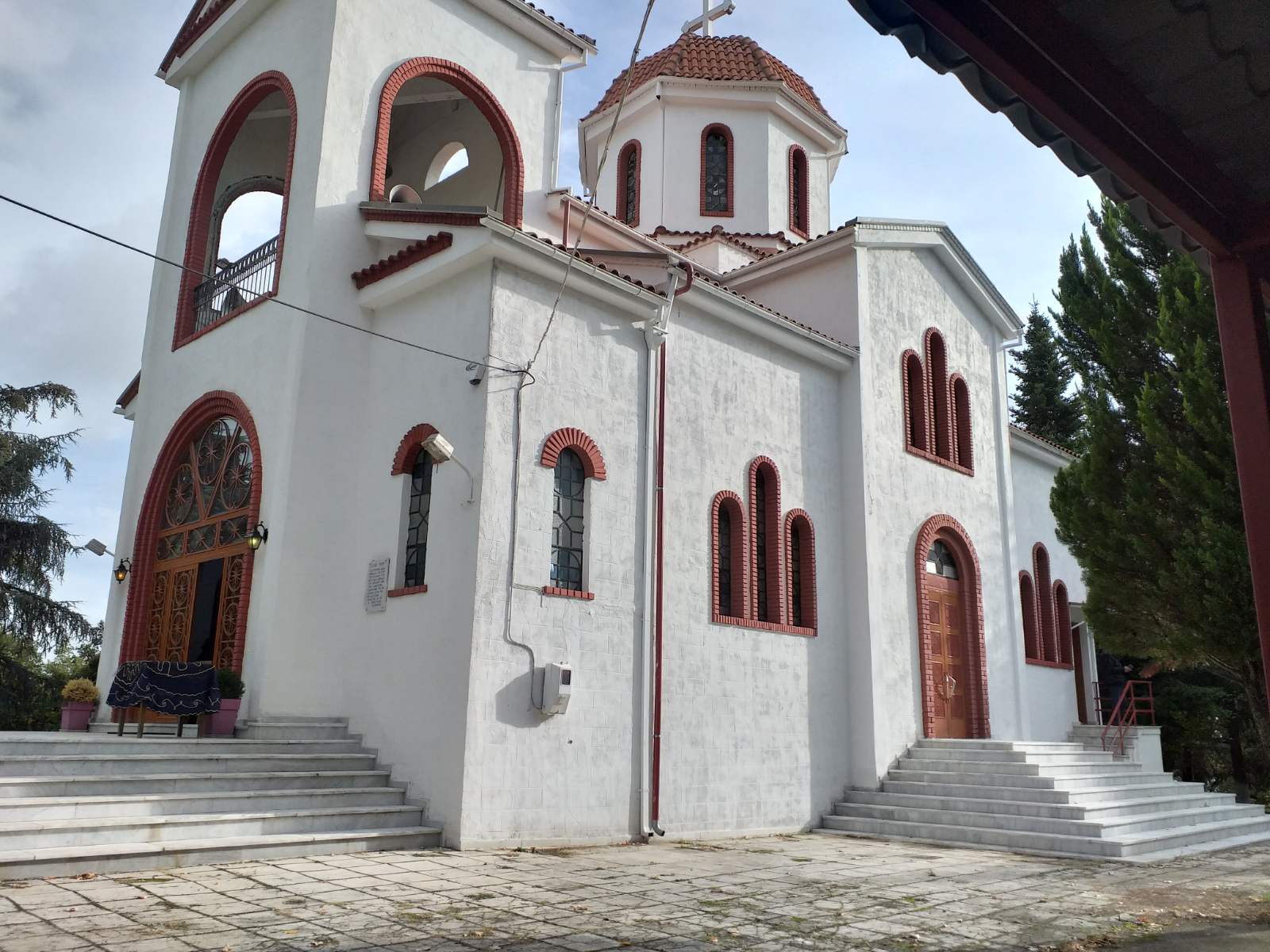 Θεία Λειτουργία και μνημόσυνο ευεργετών στην Ι.Μ. Αγ. Γεωργίου Περιστερεώτα