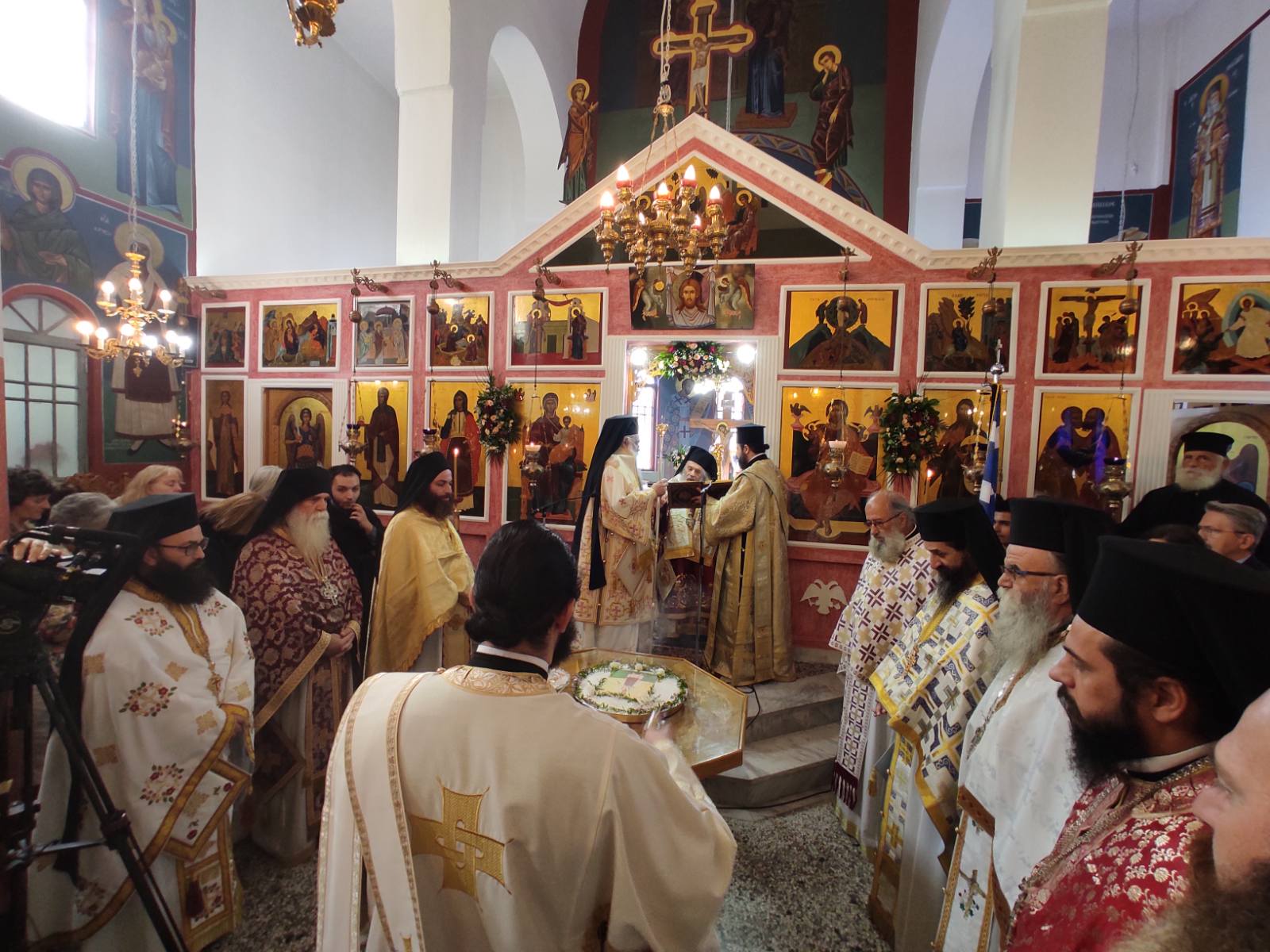 Αρχιερατική Συγχοροστασία και Συλλείτουργο στη Χρυσή Αλμωπίας – Δείτε ξανά τις μεταδόσεις της 4Ε