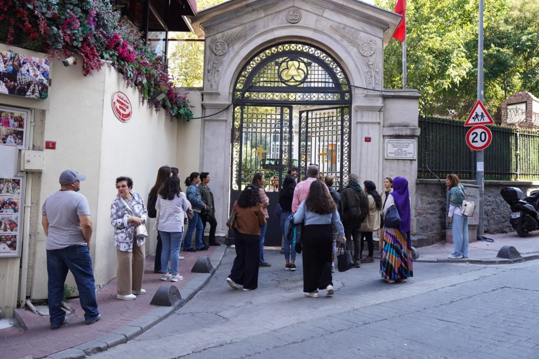 Ξενάγηση στους Ορθόδοξους ναούς της Κοινότητας Σταυροδρομίου