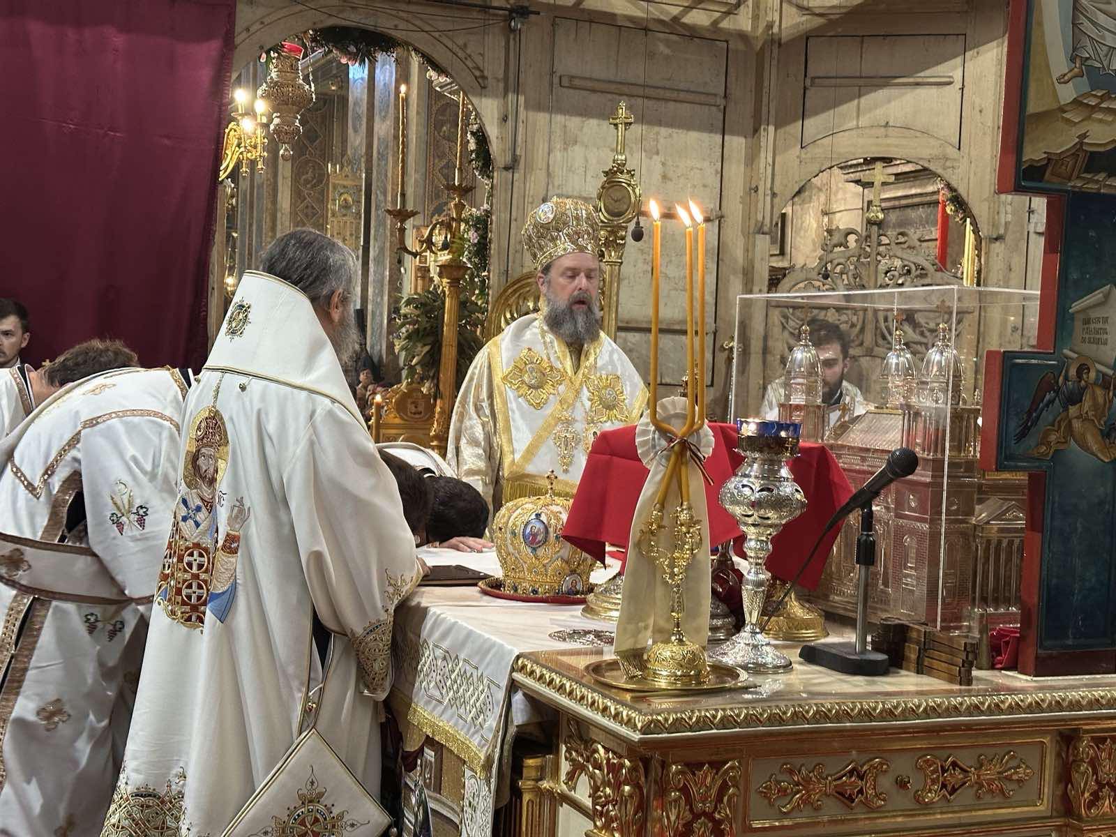 Θεία Λειτουργία στο Ιάσιο της Ρουμανίας από τον Μητροπολίτη Θεσσαλονίκης – Υποδοχή της Τιμίας Κάρας του Αγίου Γρηγορίου του Παλαμά