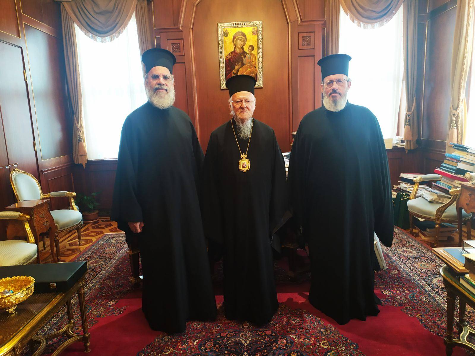 Ο Μητροπολίτης Σύμης με τον Εψηφισμένο Επίσκοπο Ροδοστολου στον Οικουμενικό Πατριάρχη